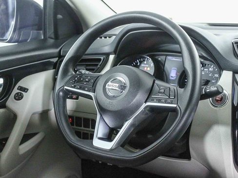 Used 2018 Nissan Rogue Sport SV image 16