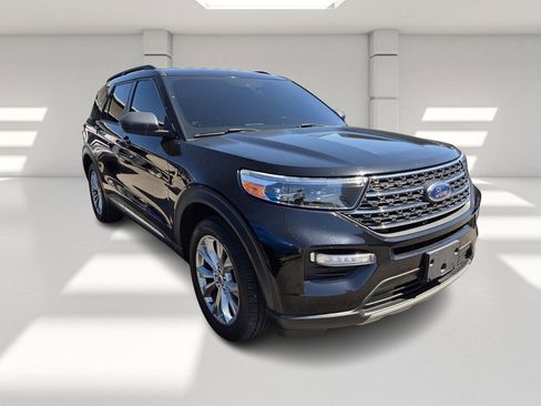 Used 2020 Ford Explorer XLT w/ Equipment Group 202A image 3