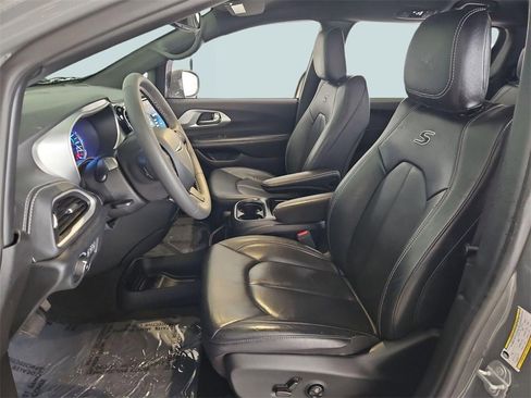 Used 2022 Chrysler Pacifica Touring-L w/ S Appearance Package image 21