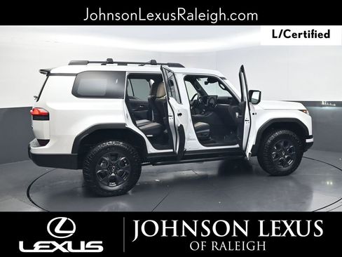 Used 2025 Lexus GX 550 image 32