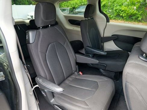 Used 2023 Chrysler Voyager LX image 29