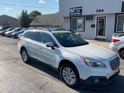 Used 2017 Subaru Outback 2.5i Premium AWD/4WD image 3
