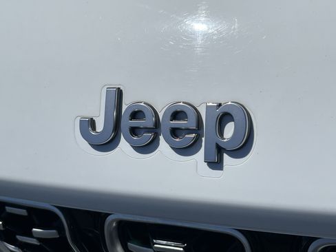 Used 2022 Jeep Grand Cherokee L Summit AWD/4WD image 8