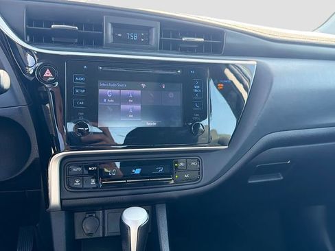 Used 2018 Toyota Corolla LE image 25