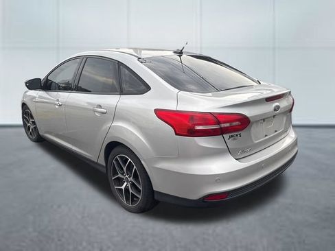 Used 2018 Ford Focus SEL FWD image 2