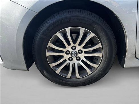 Used 2019 Toyota Sienna XLE image 24