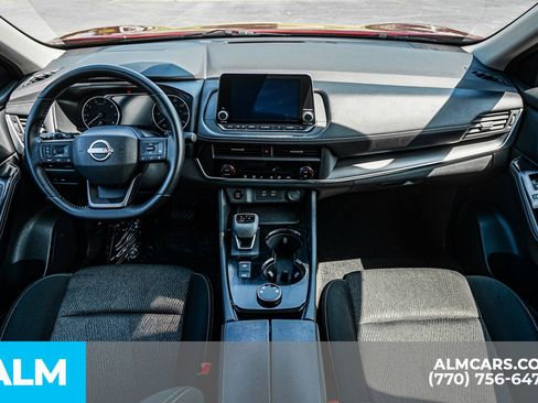 Used 2025 Nissan Rogue SV image 28