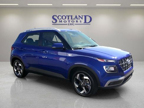 Used 2024 Hyundai Venue SEL FWD image 4