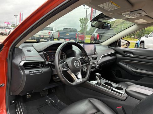 Used 2021 Nissan Altima 2.5 SR w/ SR Premium Package FWD image 13