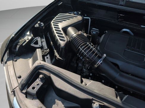 Used 2023 GMC Acadia SLE image 20