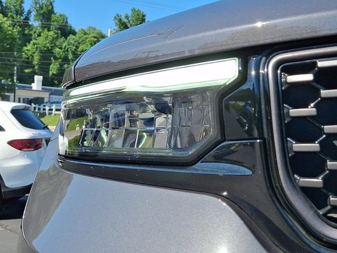 Used 2025 Jeep Grand Cherokee L Summit w/ Obsidian Package AWD/4WD image 9