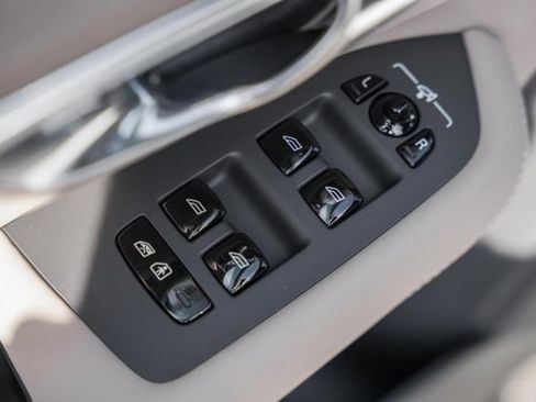 New 2026 Volvo XC90 T8 Plus w/ Protection Package Premier image 40