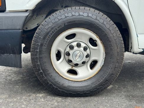 Used 2018 Chevrolet Express 3500 w/ Driver Convenience Package image 6