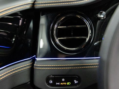 New 2025 Bentley Flying Spur Plug-In Hybrid image 28