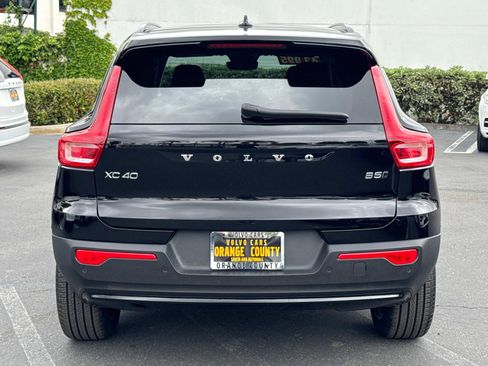 Certified 2024 Volvo XC40 B5 Ultimate w/ Protection Package Premier image 5