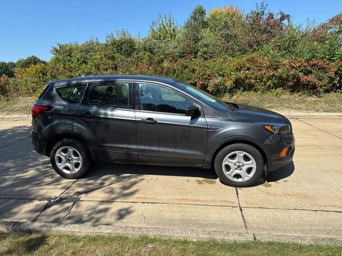 Used 2019 Ford Escape S image 4