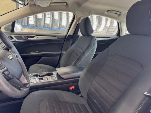 Used 2020 Ford Fusion SE image 6
