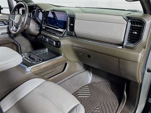 Certified 2024 Chevrolet Silverado 2500 LT w/ Texas Edition image 27