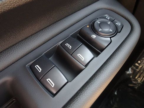 Used 2024 GMC Terrain SLE FWD image 24