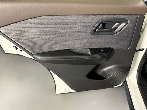 Used 2022 Nissan Rogue S image 26