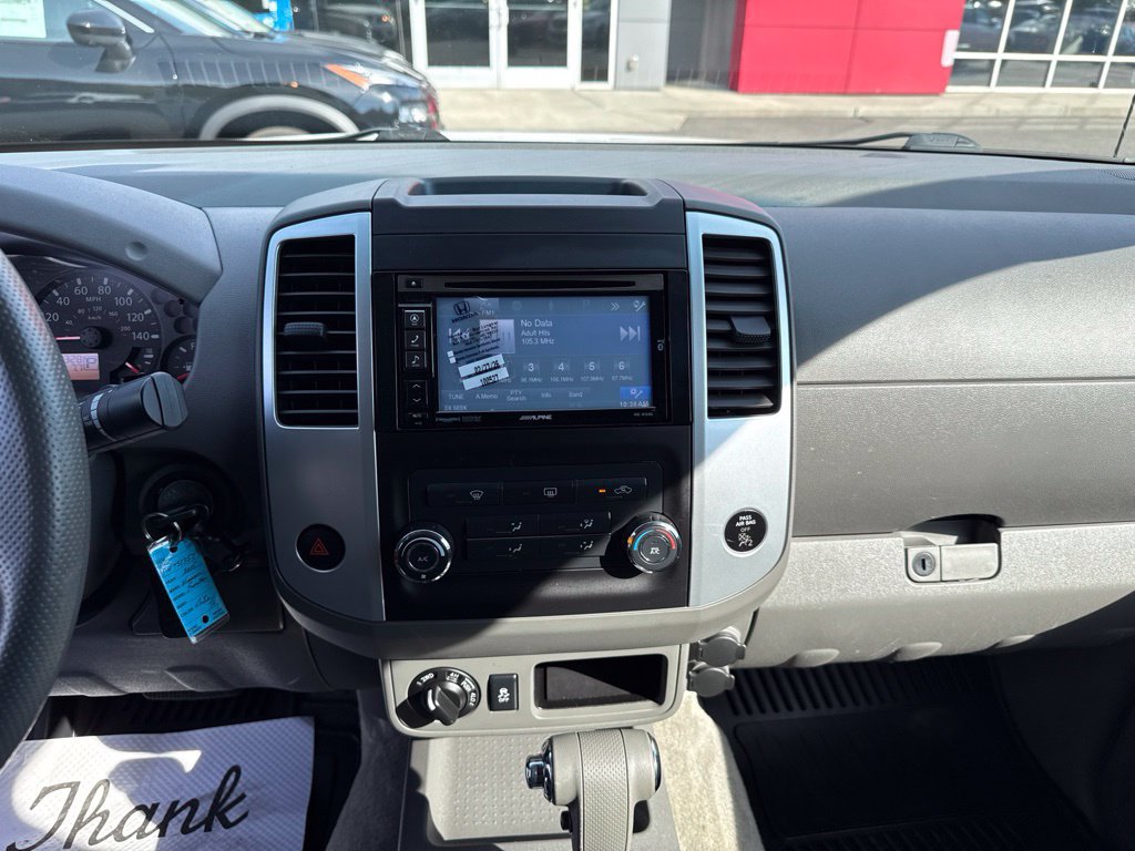 Used 2015 Nissan Frontier SL AWD/4WD image 22