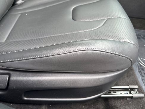 Used 2025 Hyundai Elantra Limited image 21