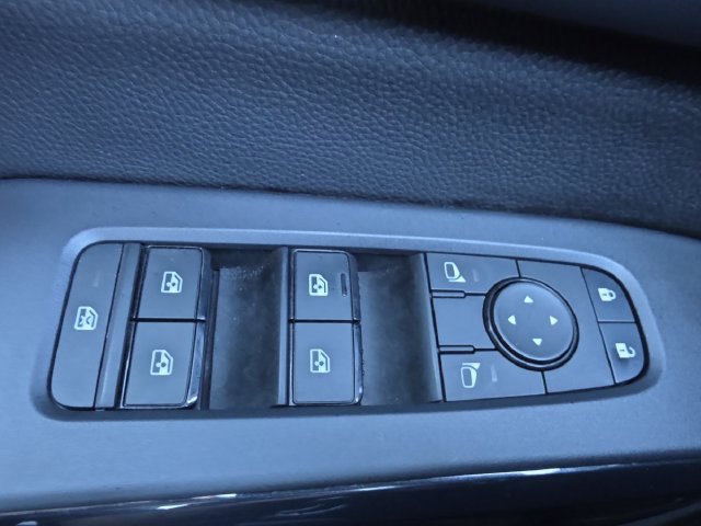 Used 2025 Nissan Pathfinder S FWD image 30