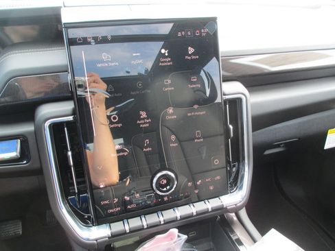 New 2026 GMC Yukon XL Elevation w/ Elevation Premium Package AWD/4WD image 19