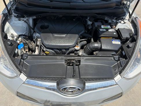 Used 2017 Hyundai Veloster Value Edition FWD image 31