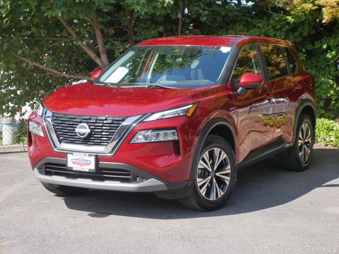 Used 2023 Nissan Rogue SV image 2