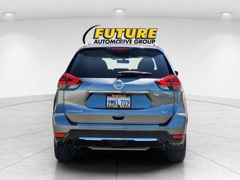 Used 2018 Nissan Rogue SV FWD image 5