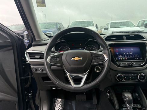 Used 2021 Chevrolet TrailBlazer LT w/ Sun and Liftgate Package image 14