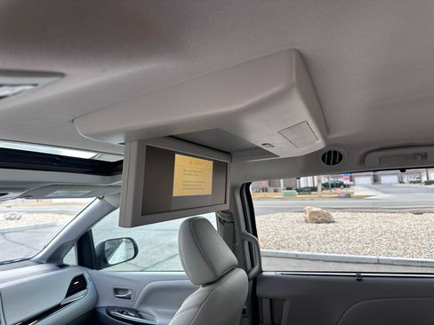 Used 2020 Toyota Sienna XLE Premium w/ Carpet Mat Package image 18