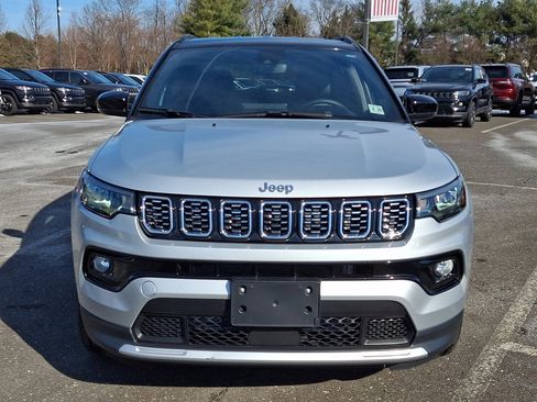 Used 2024 Jeep Compass Limited image 8