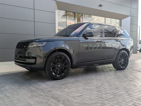 Used 2023 Land Rover Range Rover SE image 1