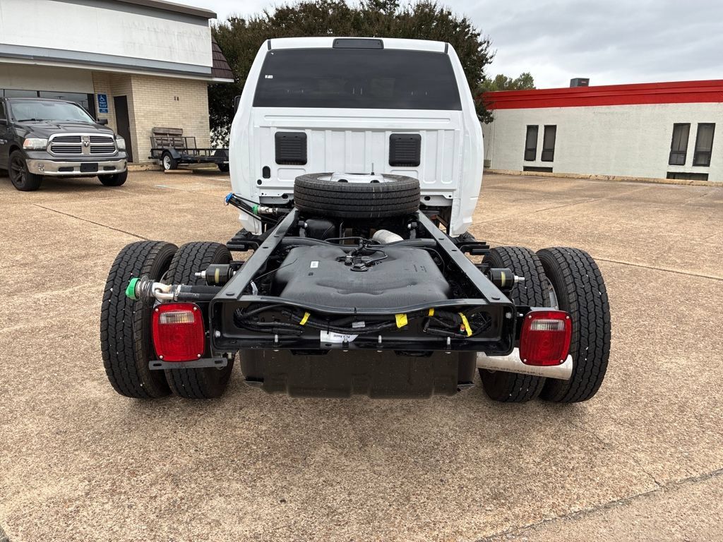 New 2026 RAM 4500 4x4 Crew Cab DRW image 4