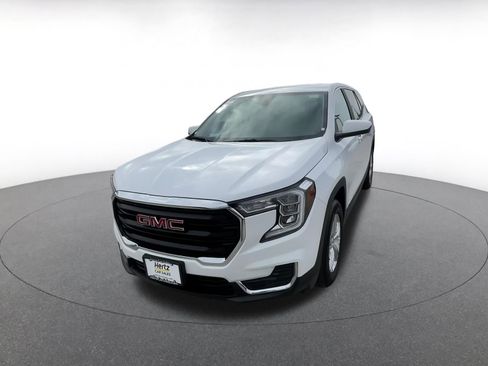 Used 2024 GMC Terrain SLE image 7