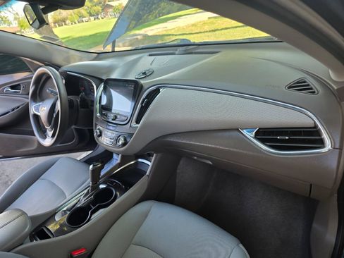 Used 2019 Chevrolet Malibu LT FWD image 16