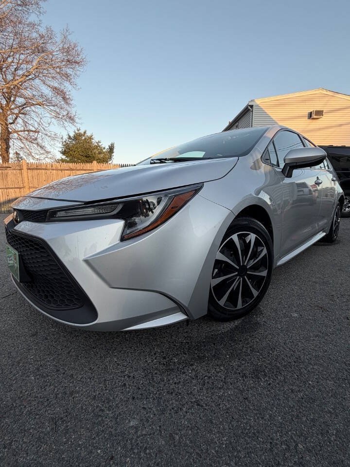 Used 2021 Toyota Corolla LE FWD image 2