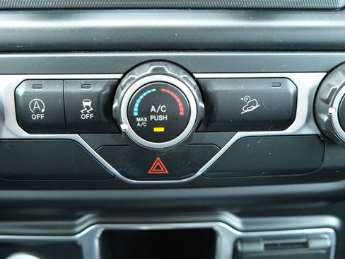 Used 2020 Jeep Wrangler Unlimited Sport image 27