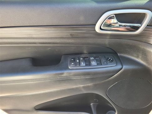 Certified 2021 Jeep Grand Cherokee Laredo image 23