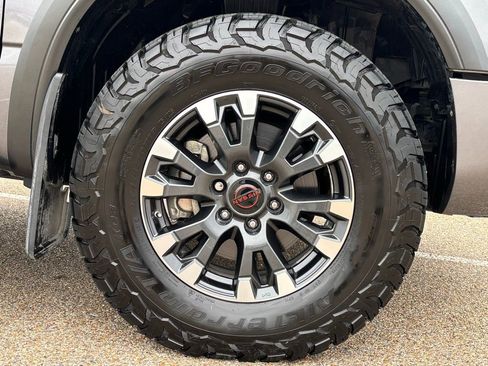 Used 2024 Nissan Titan PRO-4X w/ Pro-4x Convenience Package image 7