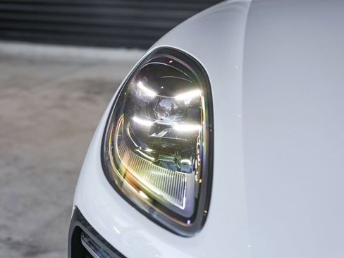 New 2025 Porsche Macan image 11