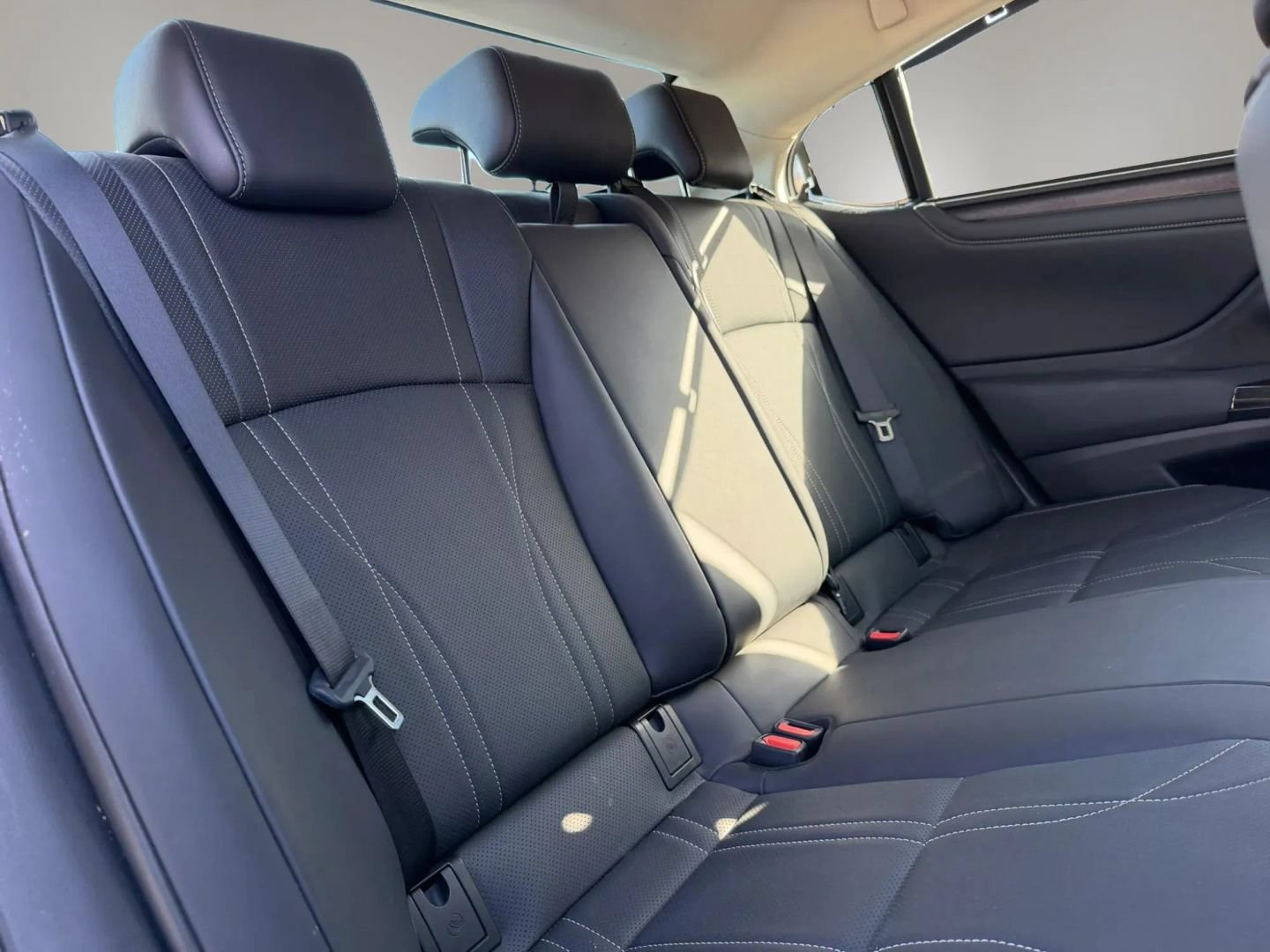 Used 2024 Lexus ES 300h Ultra Luxury w/ Accessory Package (Z2) FWD image 19