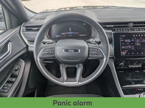 Used 2025 Jeep Grand Cherokee Altitude AWD/4WD image 34