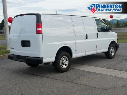 Used 2024 Chevrolet Express 2500 w/ Driver Convenience Package RWD image 4