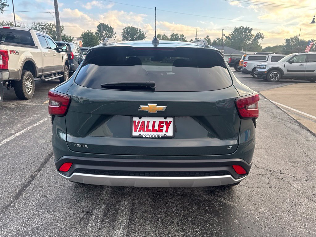 Used 2025 Chevrolet Trax LT FWD image 5