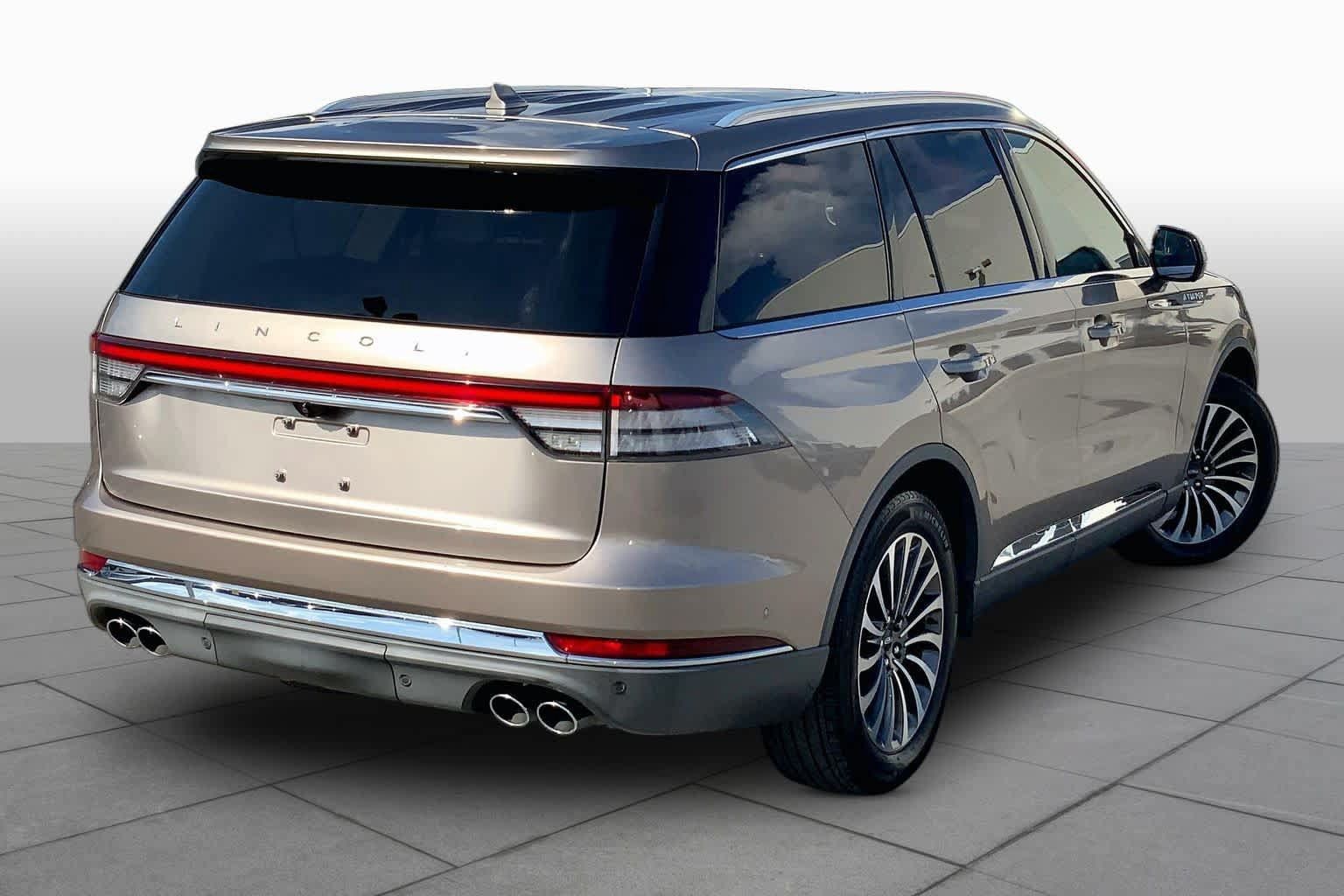 Used 2020 Lincoln Aviator Reserve w/ Equipment Group 201A RWD image 12