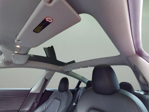 Used 2021 Tesla Model 3 Standard Range Plus RWD image 9