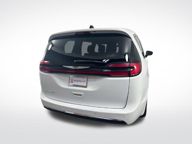 Used 2023 Chrysler Pacifica Touring-L FWD image 35